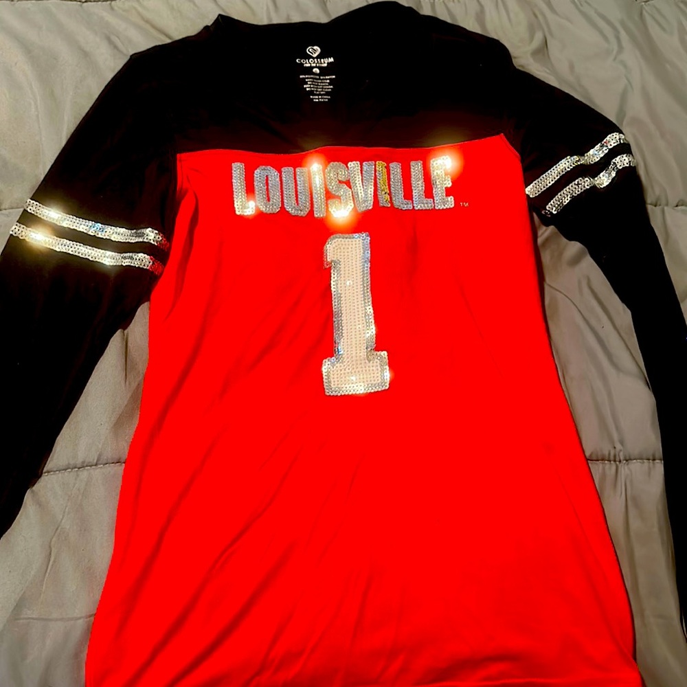 Louisville long sleeve shirt, worn once! Size small.